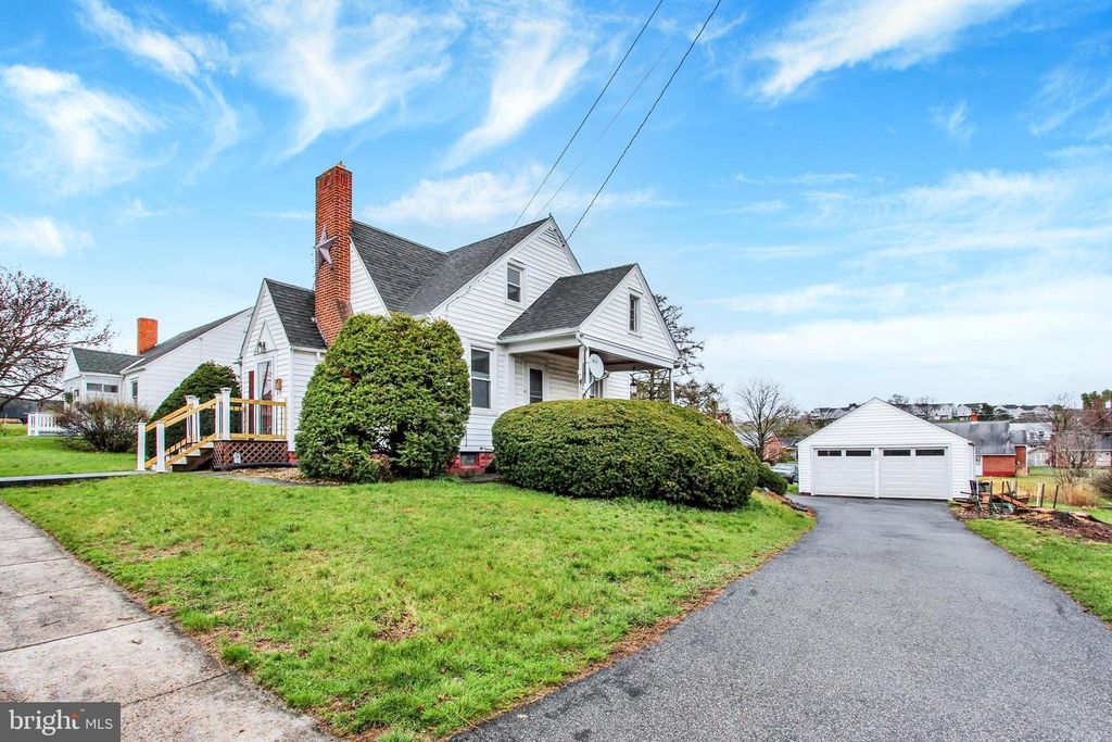 319 N FRANKLIN ST, Waynesboro, PA 17268