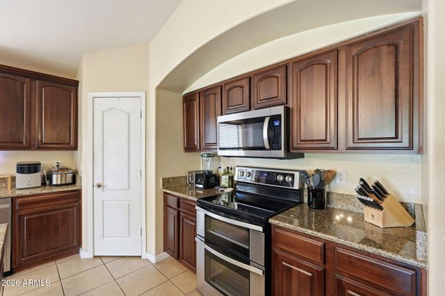 2834 E SAGUARO PARK Lane, Phoenix, AZ 85024