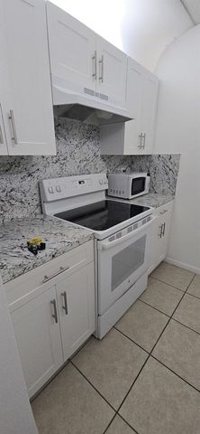 8240 SW 210th St 214, Cutler Bay, FL 33189