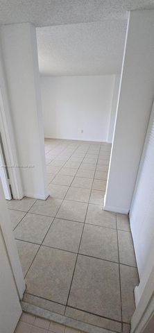 8240 SW 210th St 214, Cutler Bay, FL 33189