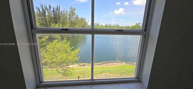 8240 SW 210th St 214, Cutler Bay, FL 33189