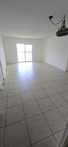 8240 SW 210th St 214, Cutler Bay, FL 33189