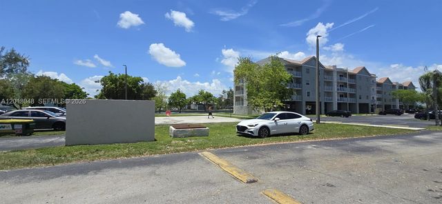 8240 SW 210th St 214, Cutler Bay, FL 33189