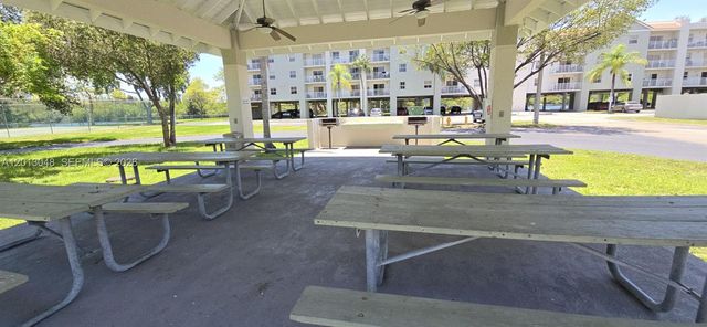 8240 SW 210th St 214, Cutler Bay, FL 33189