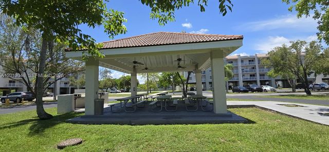 8240 SW 210th St 214, Cutler Bay, FL 33189