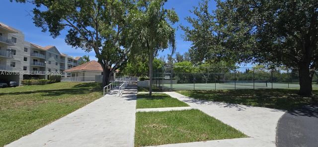 8240 SW 210th St 214, Cutler Bay, FL 33189
