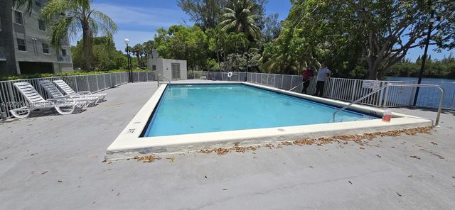 8240 SW 210th St 214, Cutler Bay, FL 33189