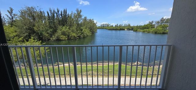 8240 SW 210th St 214, Cutler Bay, FL 33189