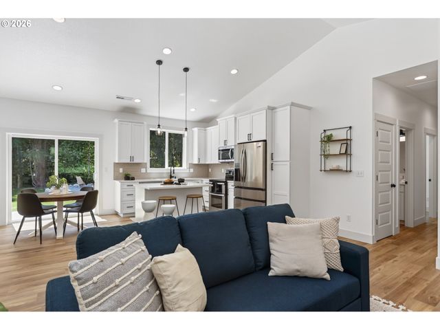 112 CARSON CREEK Rd, Carson, WA 98610