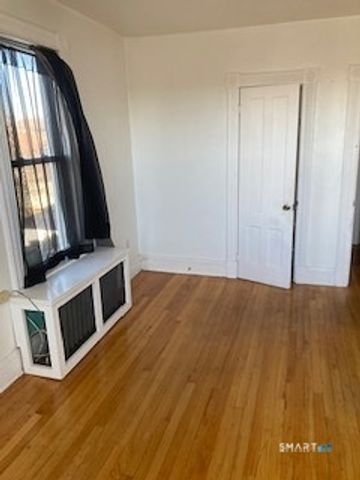 89 Town Hill Avenue 2N, Danbury, CT 06810