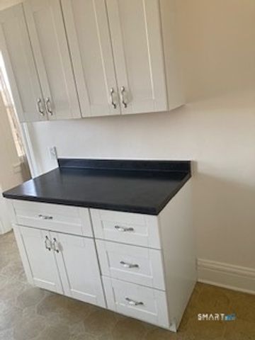 89 Town Hill Avenue 2N, Danbury, CT 06810