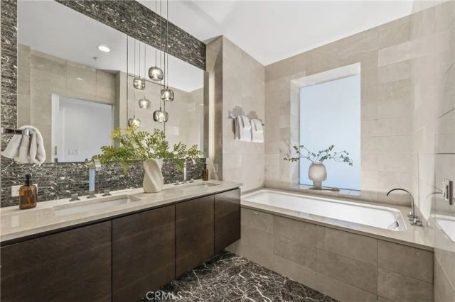 900 W Olympic, Los Angeles, CA 90015