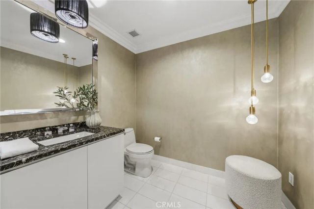 900 W Olympic, Los Angeles, CA 90015