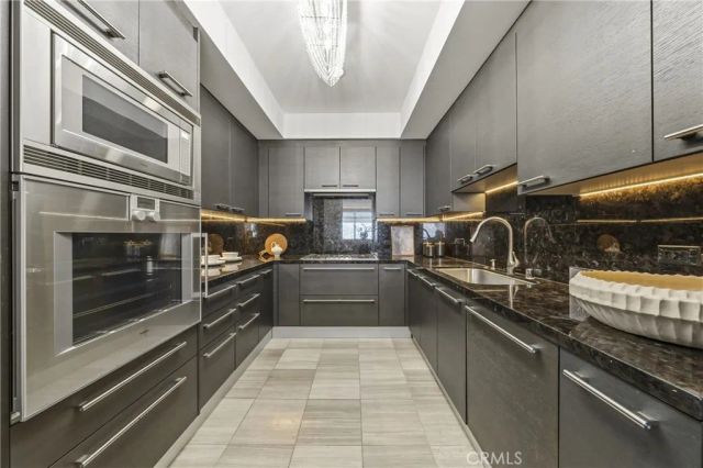 900 W Olympic, Los Angeles, CA 90015