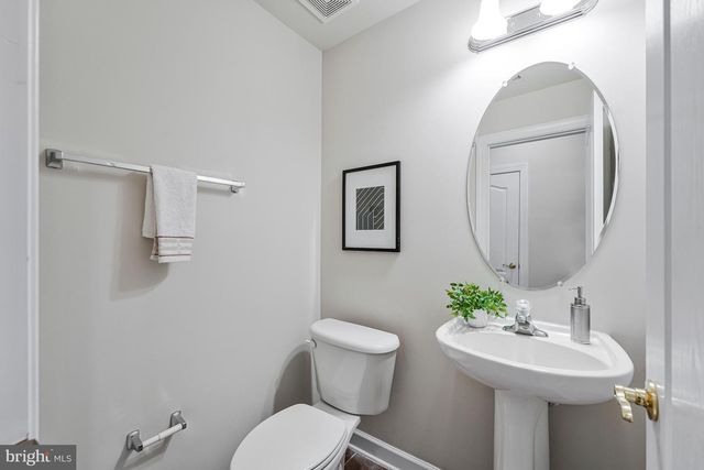 10615 BRISTOW STATION DR, Bristow, VA 20136