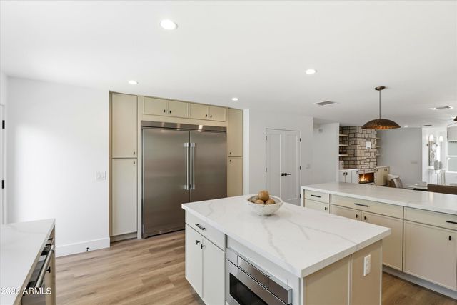 6830 N 10TH Place, Phoenix, AZ 85014