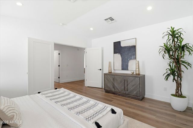 6830 N 10TH Place, Phoenix, AZ 85014