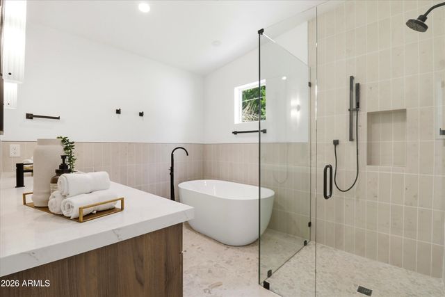 6830 N 10TH Place, Phoenix, AZ 85014