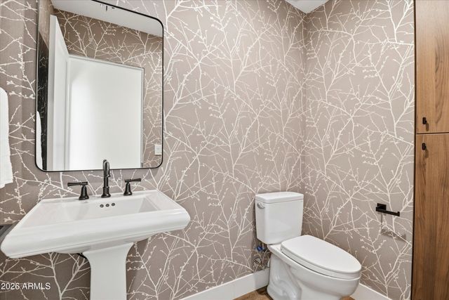 6830 N 10TH Place, Phoenix, AZ 85014