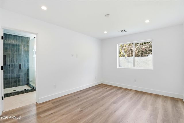 6830 N 10TH Place, Phoenix, AZ 85014