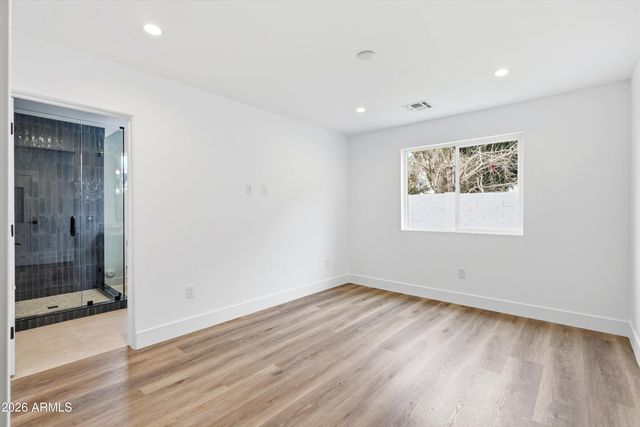 6830 N 10TH Place, Phoenix, AZ 85014