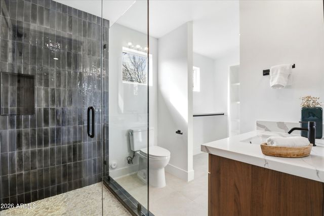 6830 N 10TH Place, Phoenix, AZ 85014