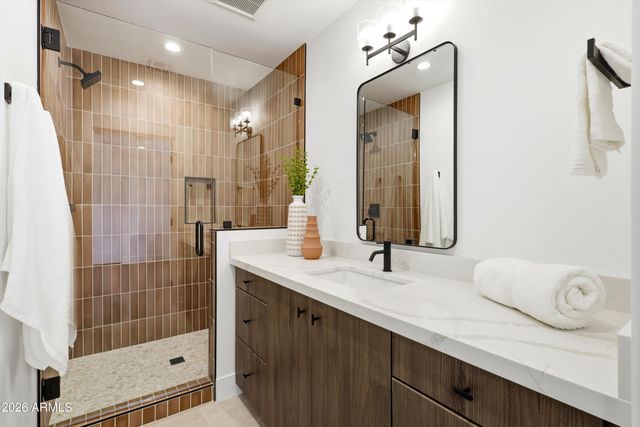 6830 N 10TH Place, Phoenix, AZ 85014