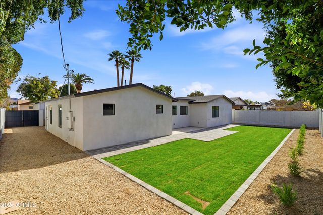 6830 N 10TH Place, Phoenix, AZ 85014