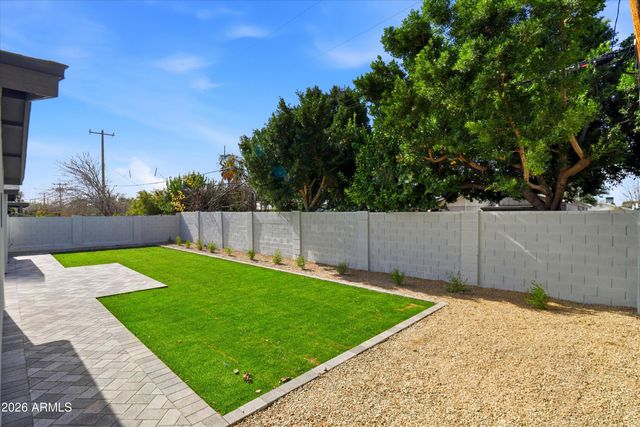 6830 N 10TH Place, Phoenix, AZ 85014