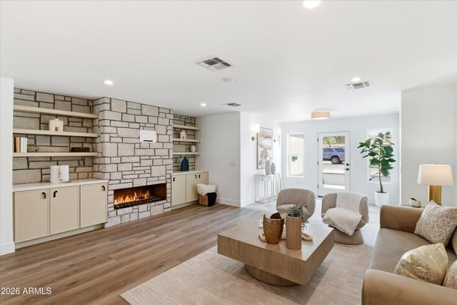 6830 N 10TH Place, Phoenix, AZ 85014