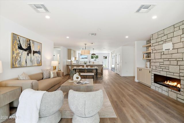 6830 N 10TH Place, Phoenix, AZ 85014