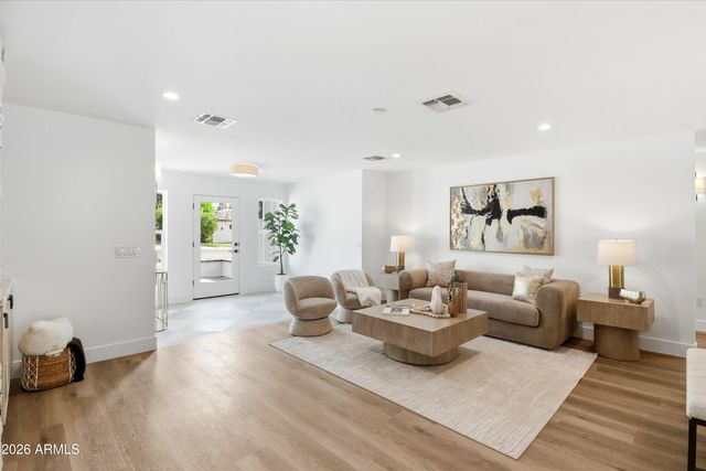 6830 N 10TH Place, Phoenix, AZ 85014