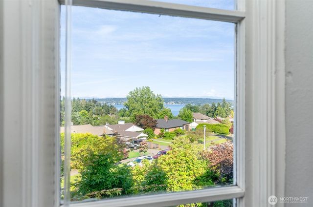 5051 Harold Place NE, Seattle, WA 98105