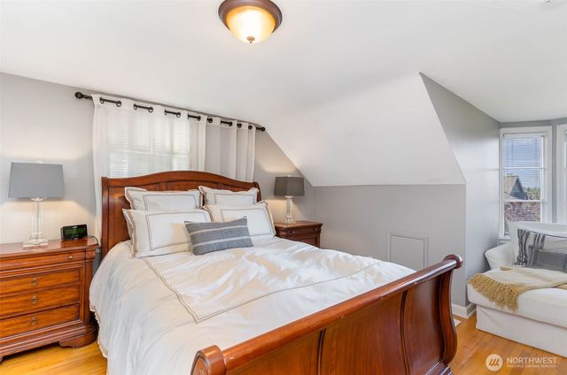 5051 Harold Place NE, Seattle, WA 98105