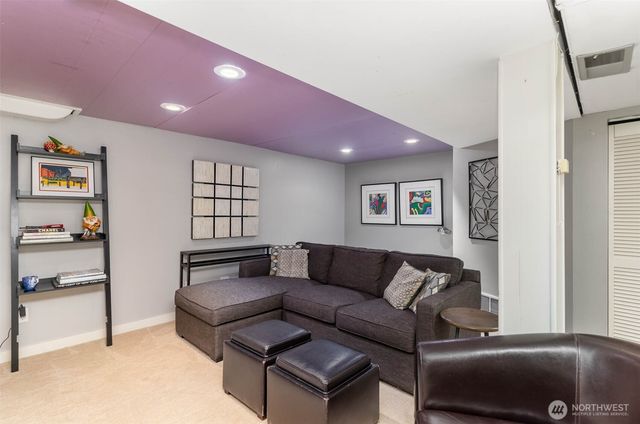5051 Harold Place NE, Seattle, WA 98105