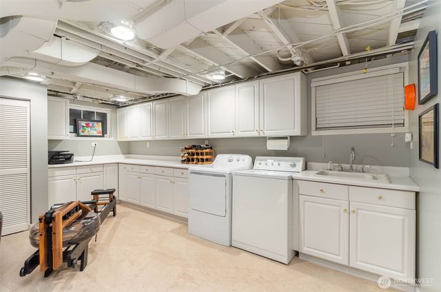 5051 Harold Place NE, Seattle, WA 98105