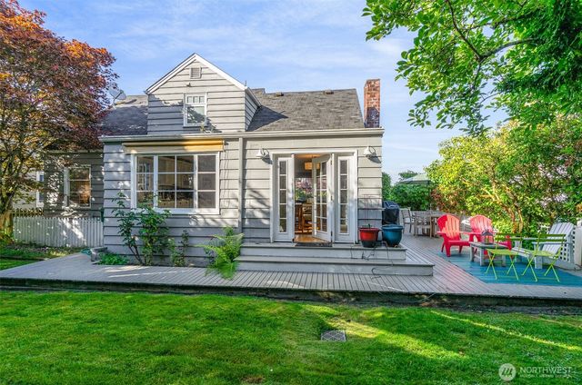 5051 Harold Place NE, Seattle, WA 98105