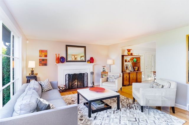 5051 Harold Place NE, Seattle, WA 98105