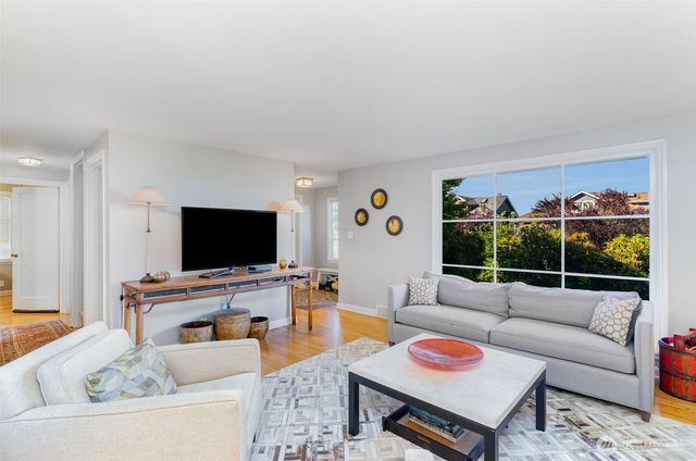 5051 Harold Place NE, Seattle, WA 98105