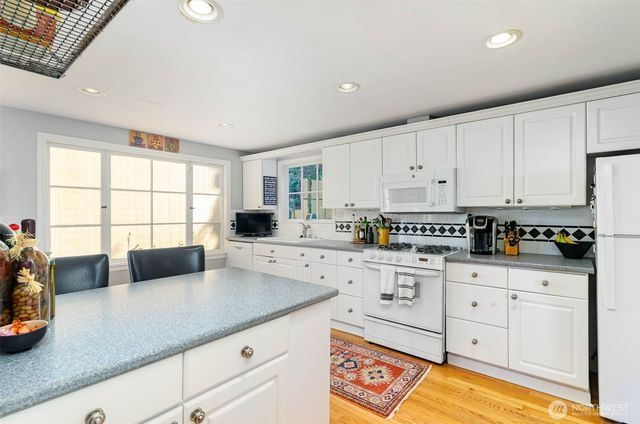 5051 Harold Place NE, Seattle, WA 98105