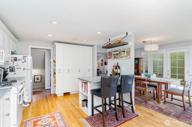 5051 Harold Place NE, Seattle, WA 98105