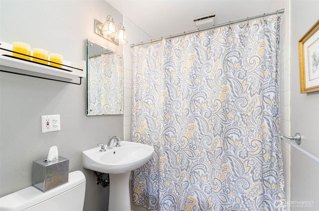 5051 Harold Place NE, Seattle, WA 98105
