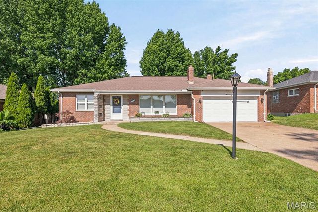 9841 Knollshire Drive, St Louis, MO 63123