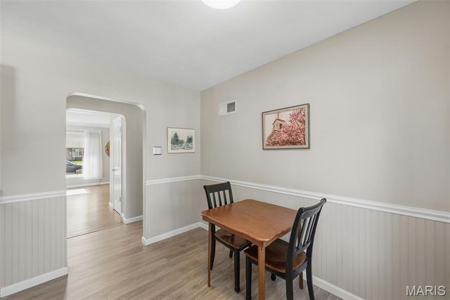 9841 Knollshire Drive, St Louis, MO 63123