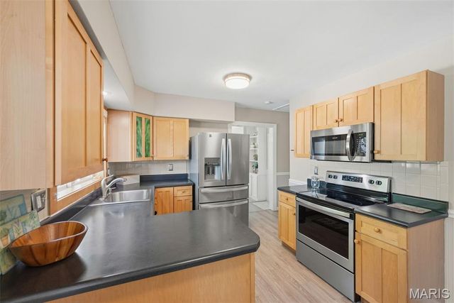 9841 Knollshire Drive, St Louis, MO 63123