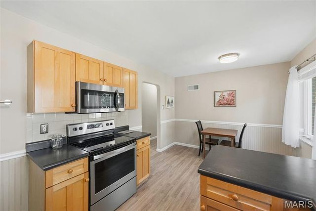 9841 Knollshire Drive, St Louis, MO 63123