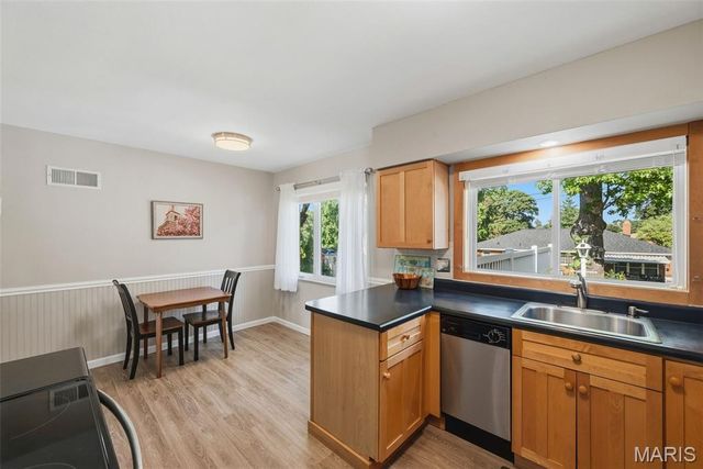 9841 Knollshire Drive, St Louis, MO 63123