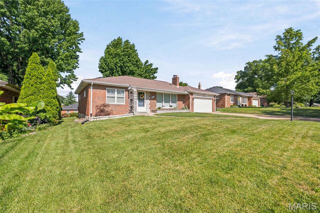 9841 Knollshire Drive, St Louis, MO 63123