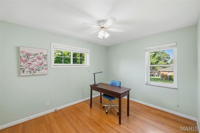 9841 Knollshire Drive, St Louis, MO 63123