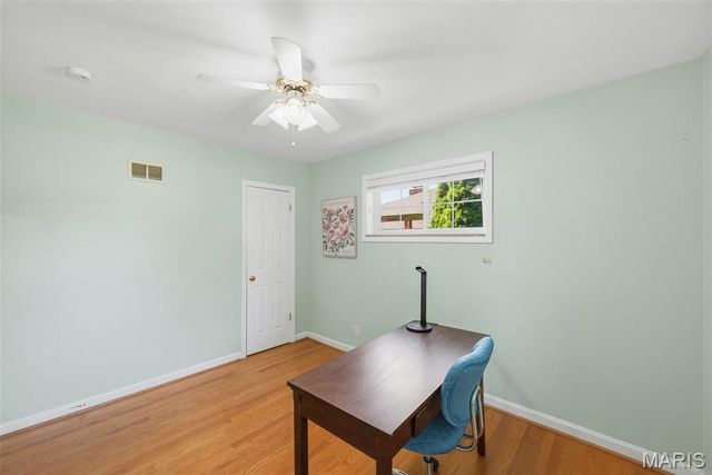 9841 Knollshire Drive, St Louis, MO 63123
